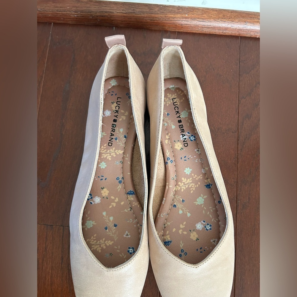 Lucky Brand Women's Destrien2 Dusty Sand
Leather Flats size 7 New - Picture 9 of 11